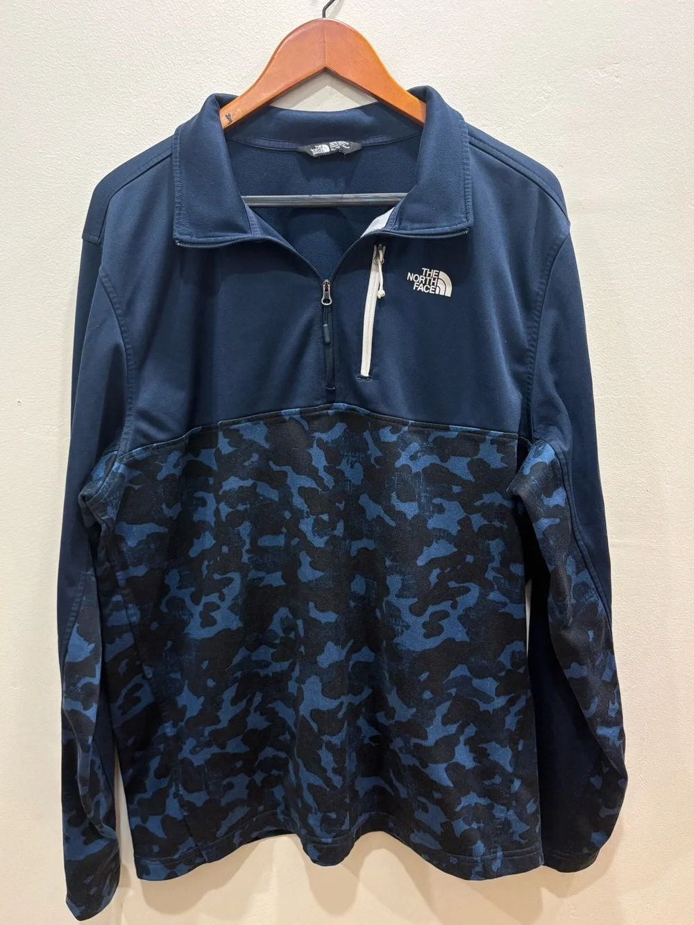 The North Face Blue Camo Quarter Zip Pullover Men’s XL